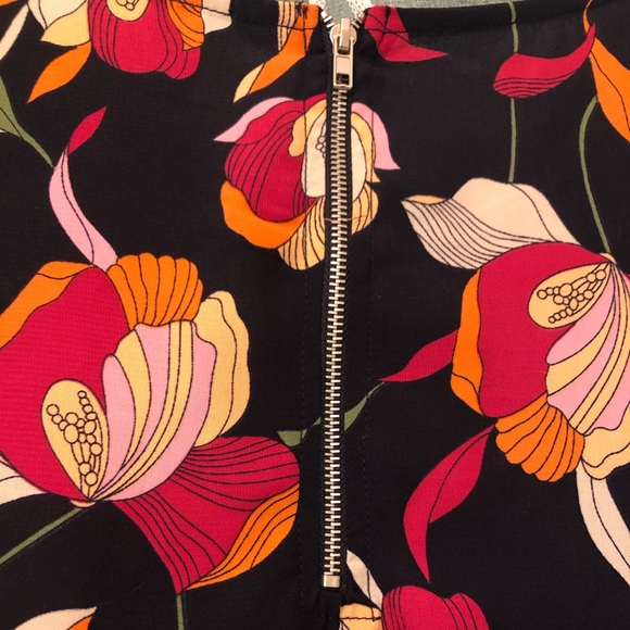 W5 floral shirt with zipper on back - Picture 3 of 4